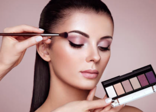 Model mit professionalem Make-up