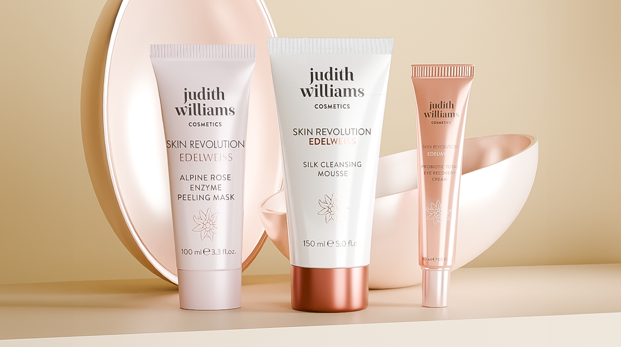 Produkte der Skin Revolution Edelweiss Linie von Judith Williams Cosmetics, mit einem Osterei im Hintergrund.