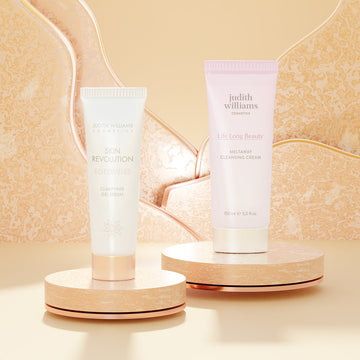 Darstellung von zwei Produkten für die Gesichtspflege.