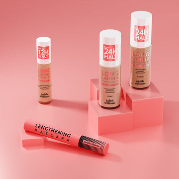 Verschiedene Make-up Produkte, wie Mascaras und Foundations.