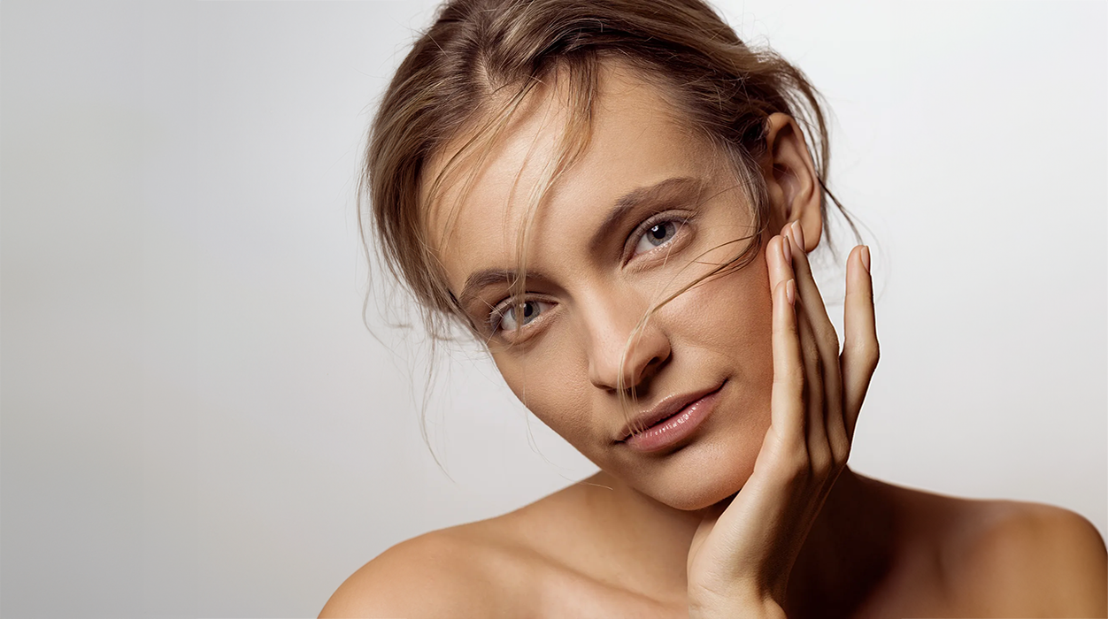 Model mit schönen, ebenmäßigen Teint