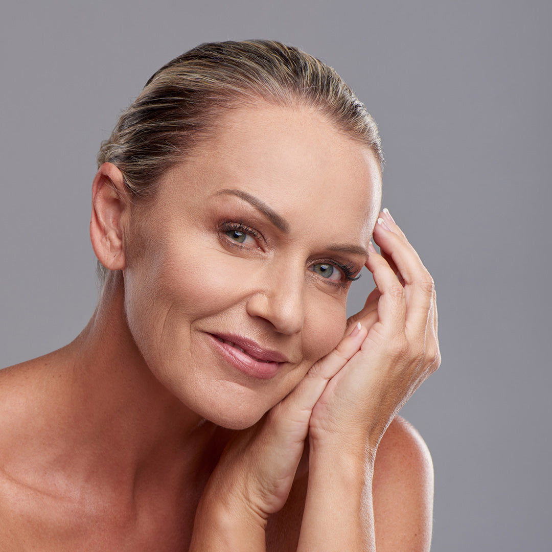 Model mit reifer Haut.
