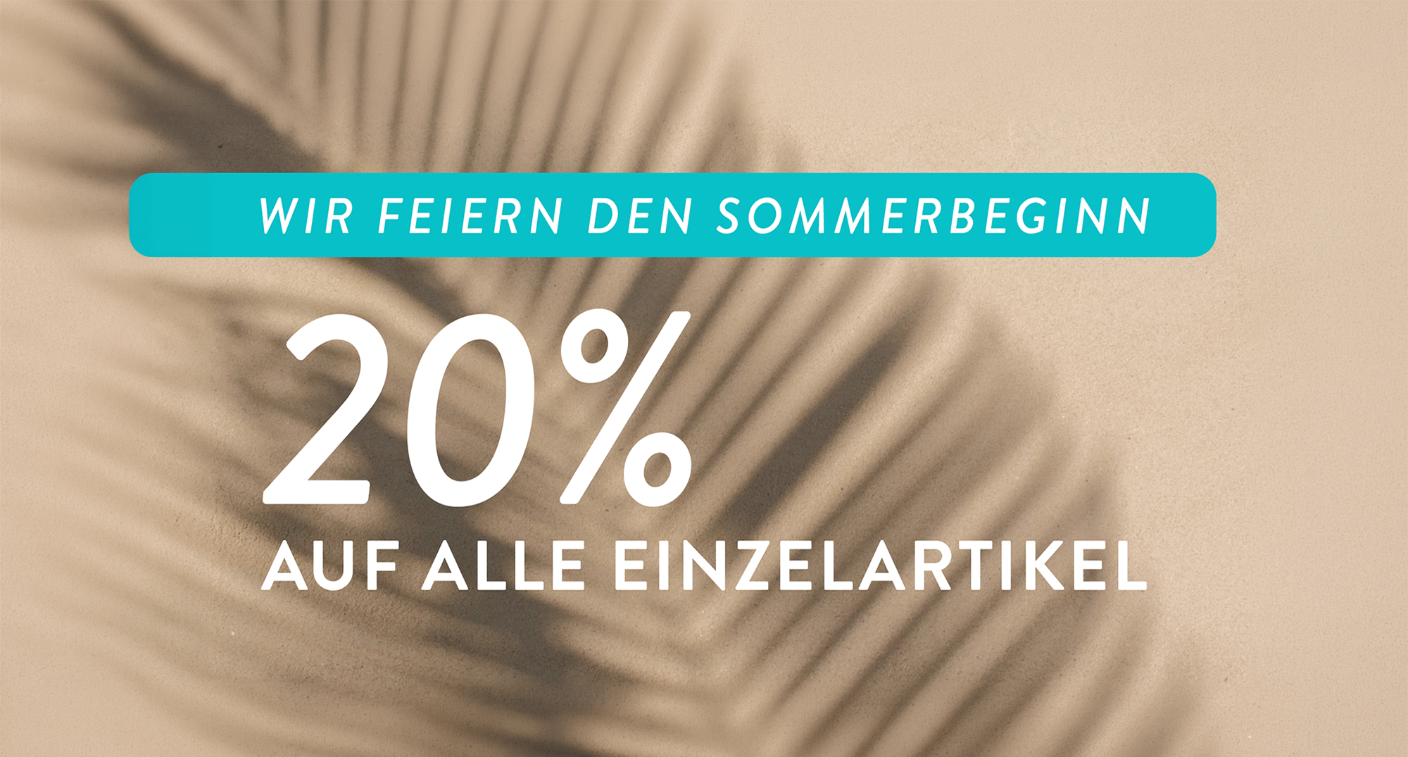 Hintergrund mit Palmenschatten auf Sandstrand und Titel: 20% auf alle Einzelartikel