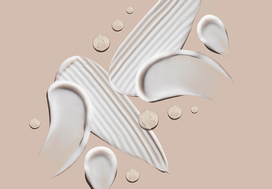 Verschiedene Texturen von Gesichtspflegeprodukten