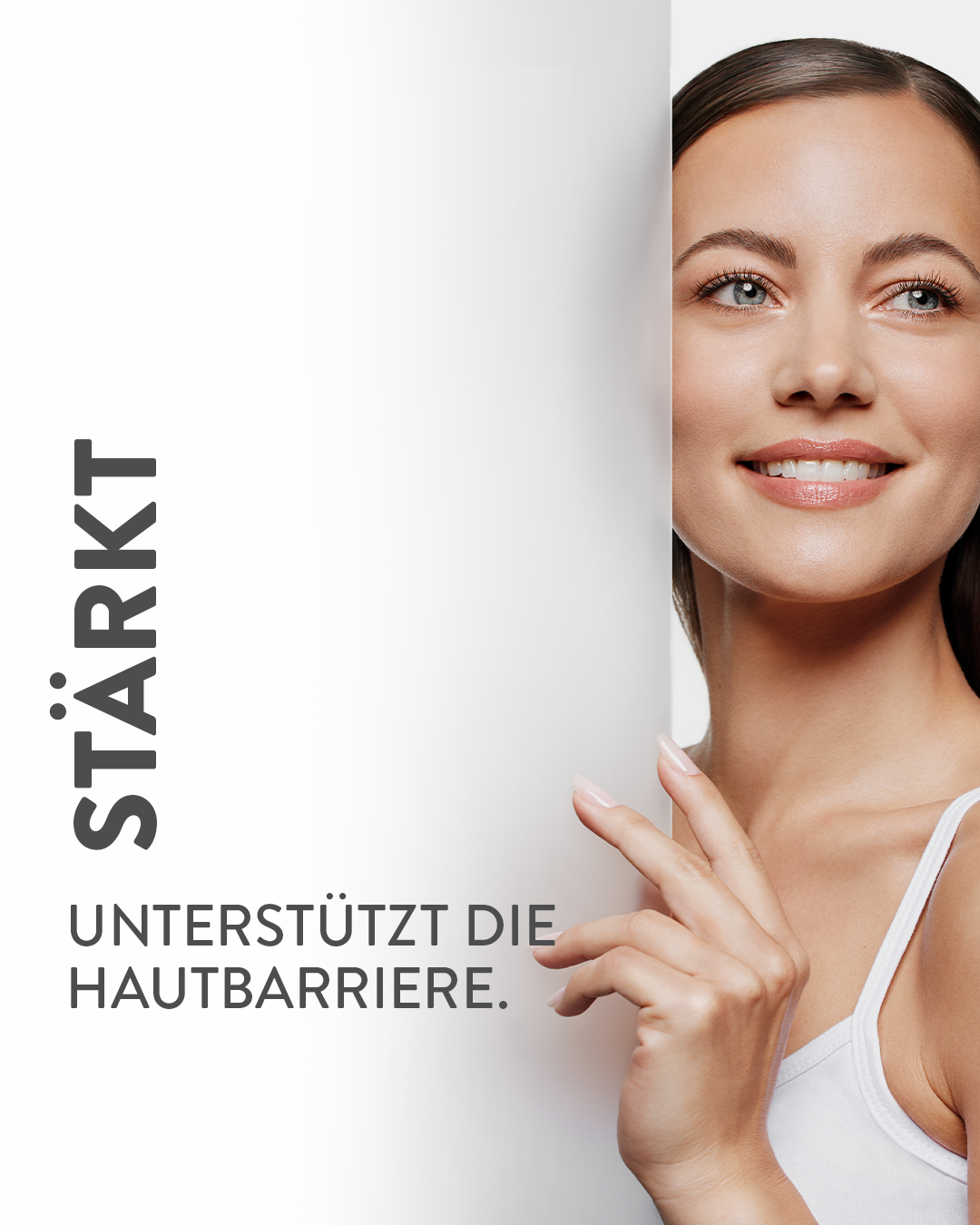 Model mit Claim "stärkt und untersützt die Hautbarriere"
