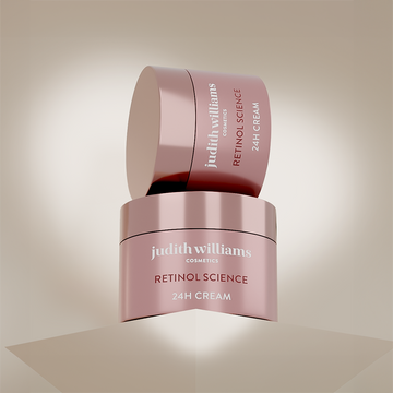 Zwei Cremetiegel der Retinol Science 24 H Creme von Judith Williams Cosmetics. 